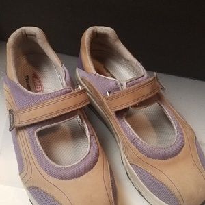 MBT LAMI MARY JANES WALKING TONING SHOES 9.5M